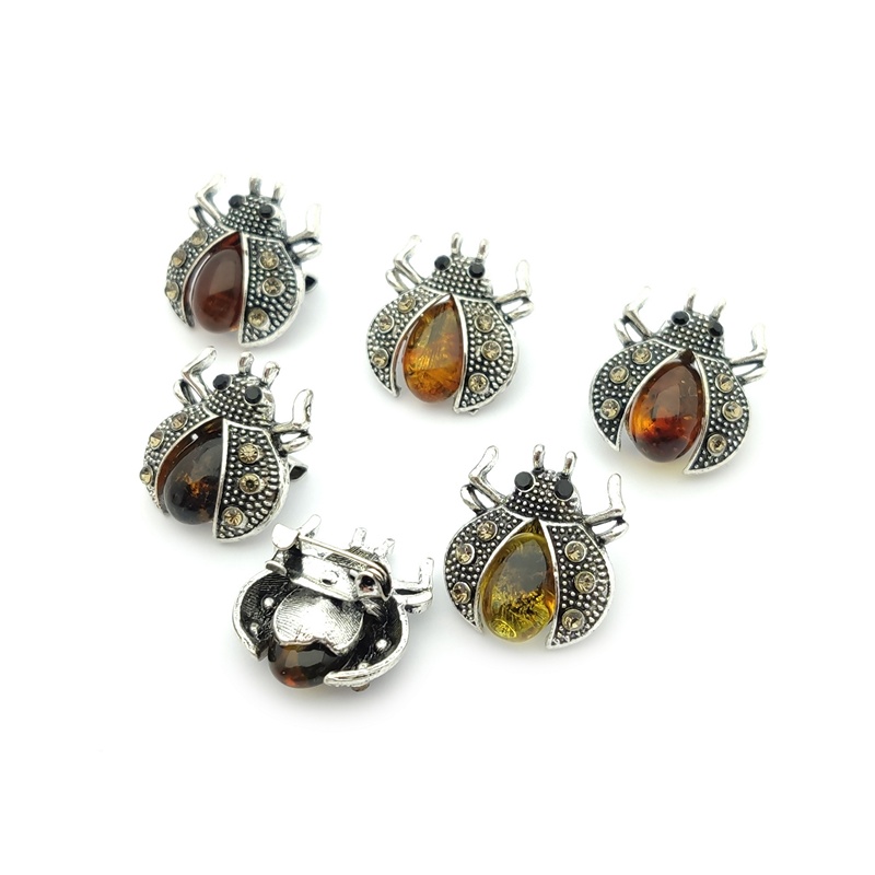 Брошь "Жук" янтарь